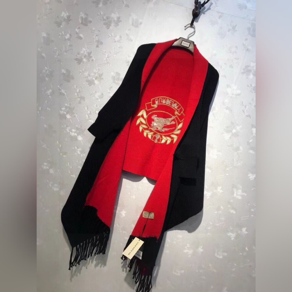 Burberry Black and Red Embroidered Logo Letter Cavalry Tassel Shawl - Picture 5 of 8